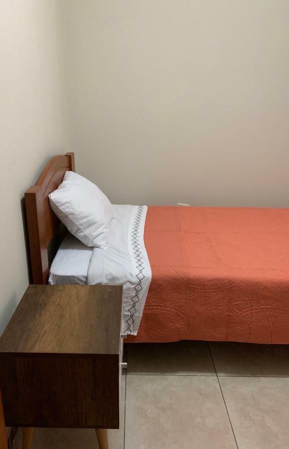 Chaglla Airport Bed & Breakfast Callao Bagian luar foto