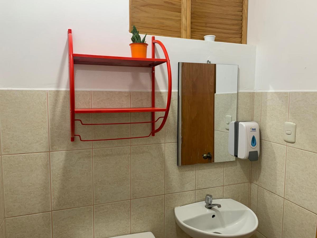Chaglla Airport Bed & Breakfast Callao Bagian luar foto